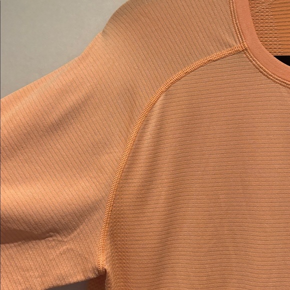 Lululemon Athletica - Metal Vent Tech Short Sleeve T-shirt.Orange. Large - Picture 4 of 15